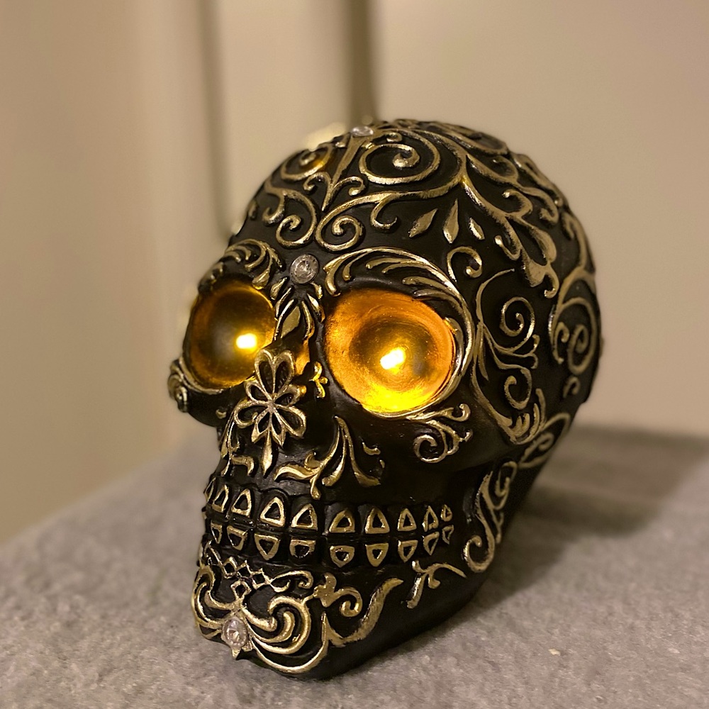 Light-Up Gold Skull Tabletop Decor